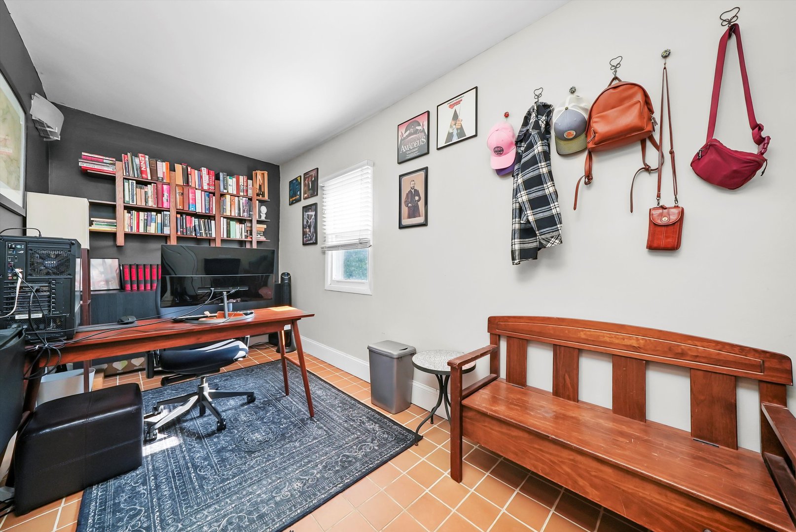 5700 N ARTESIAN Avenue Unit: 2S