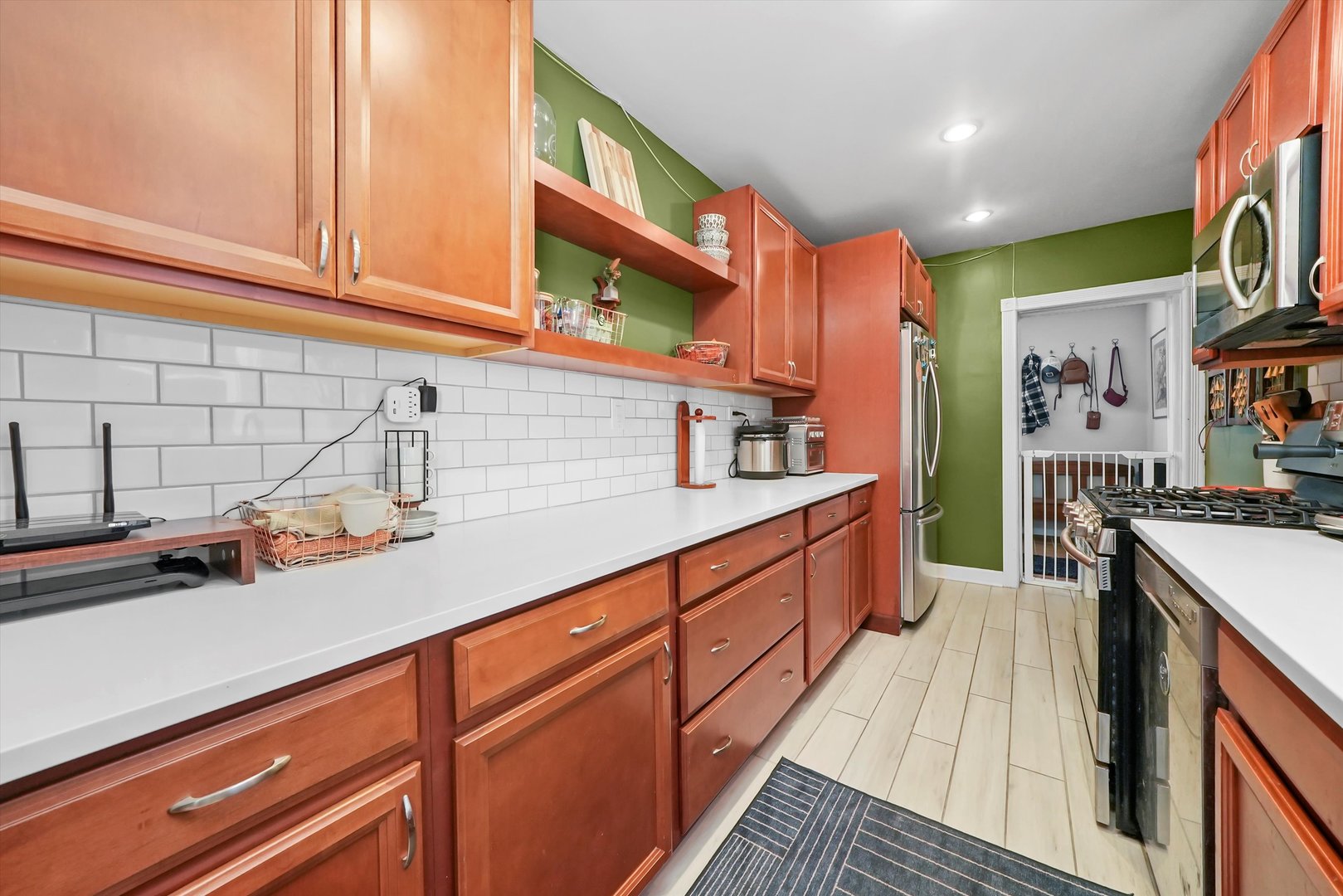 5700 N ARTESIAN Avenue Unit: 2S