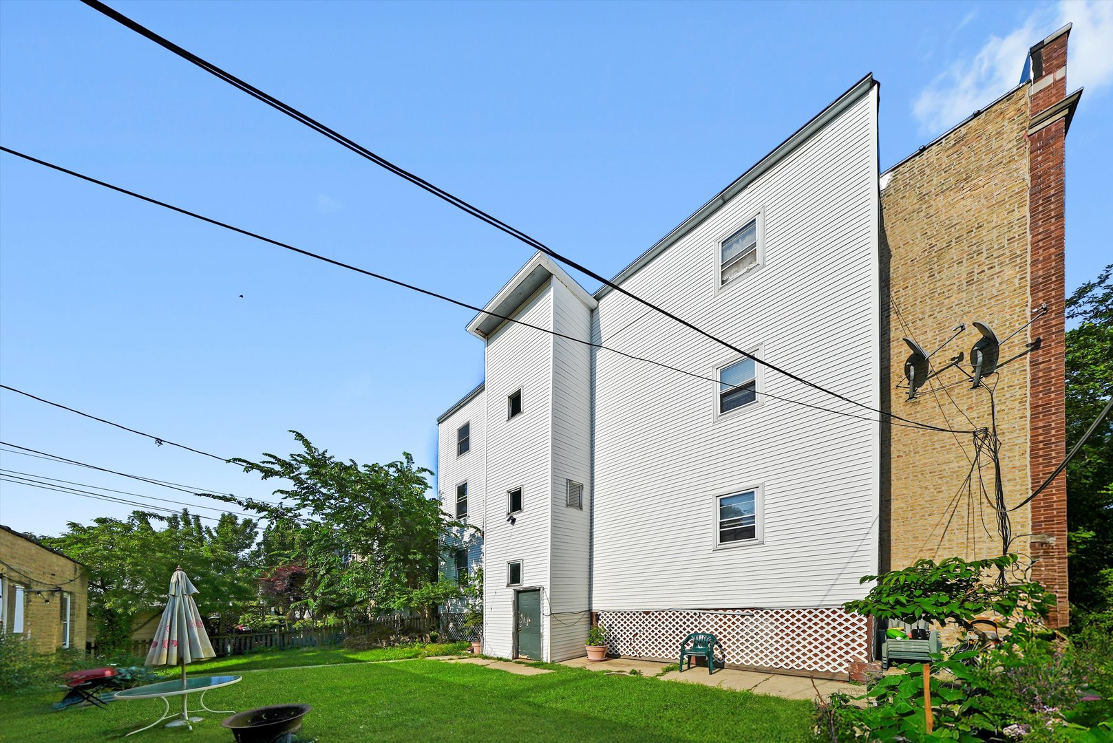 5700 N ARTESIAN Avenue Unit: 2S