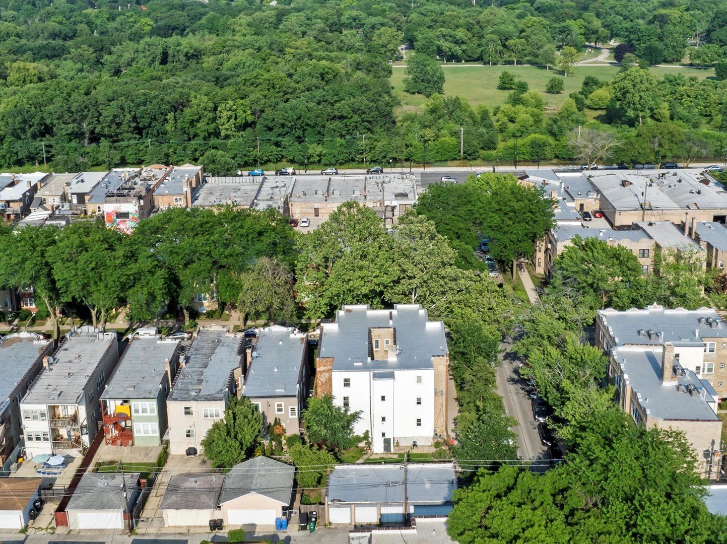 5700 N ARTESIAN Avenue Unit: 2S