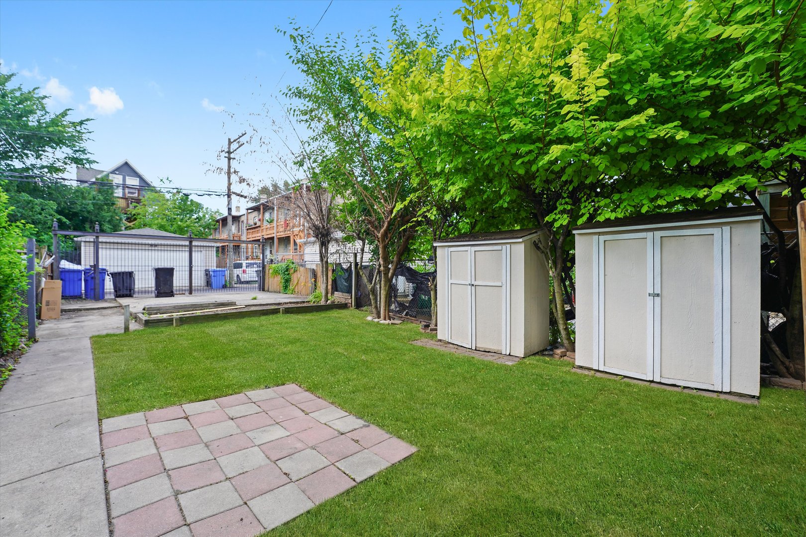 3575 W DICKENS Avenue