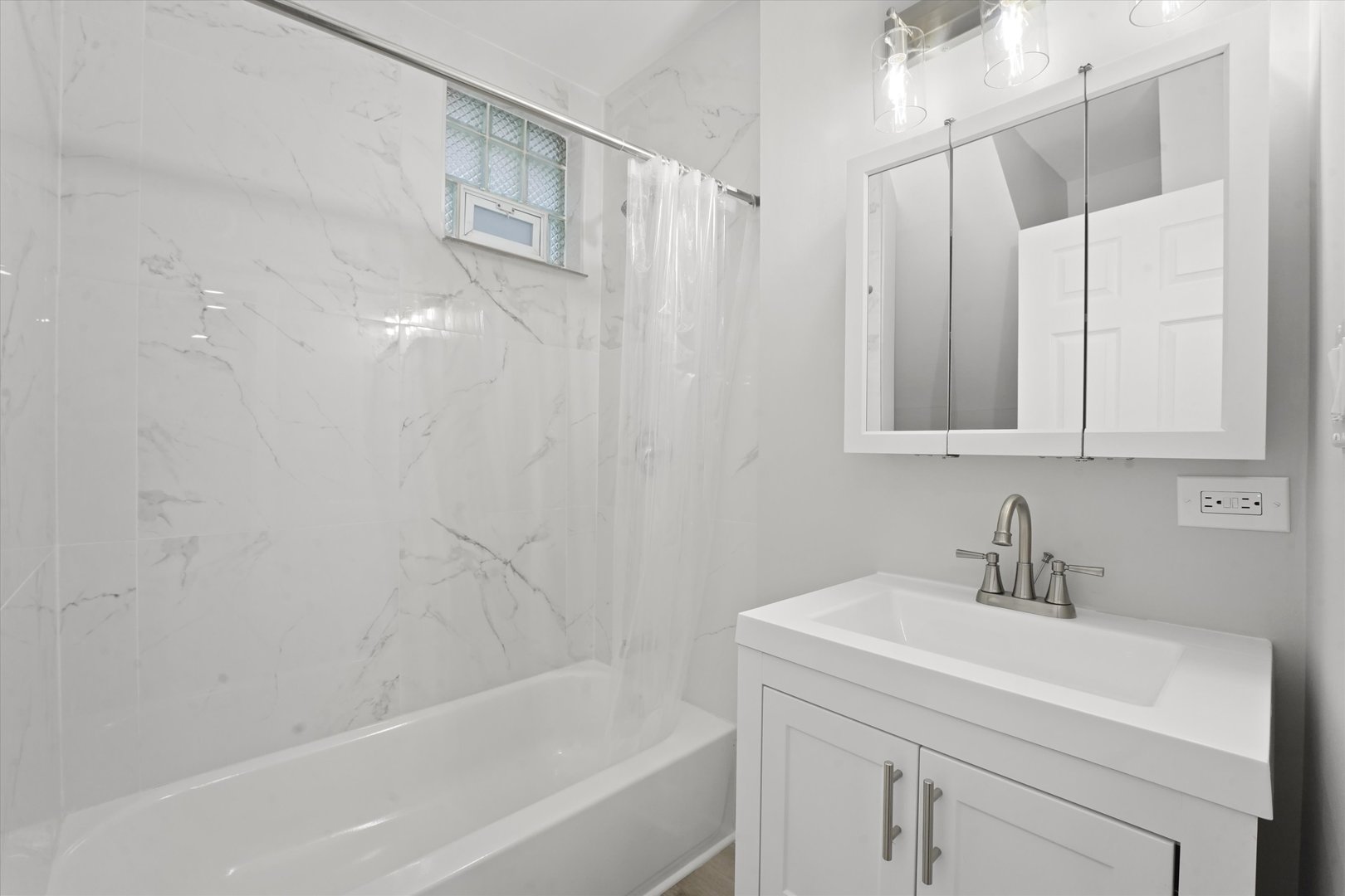 3575 W DICKENS Avenue