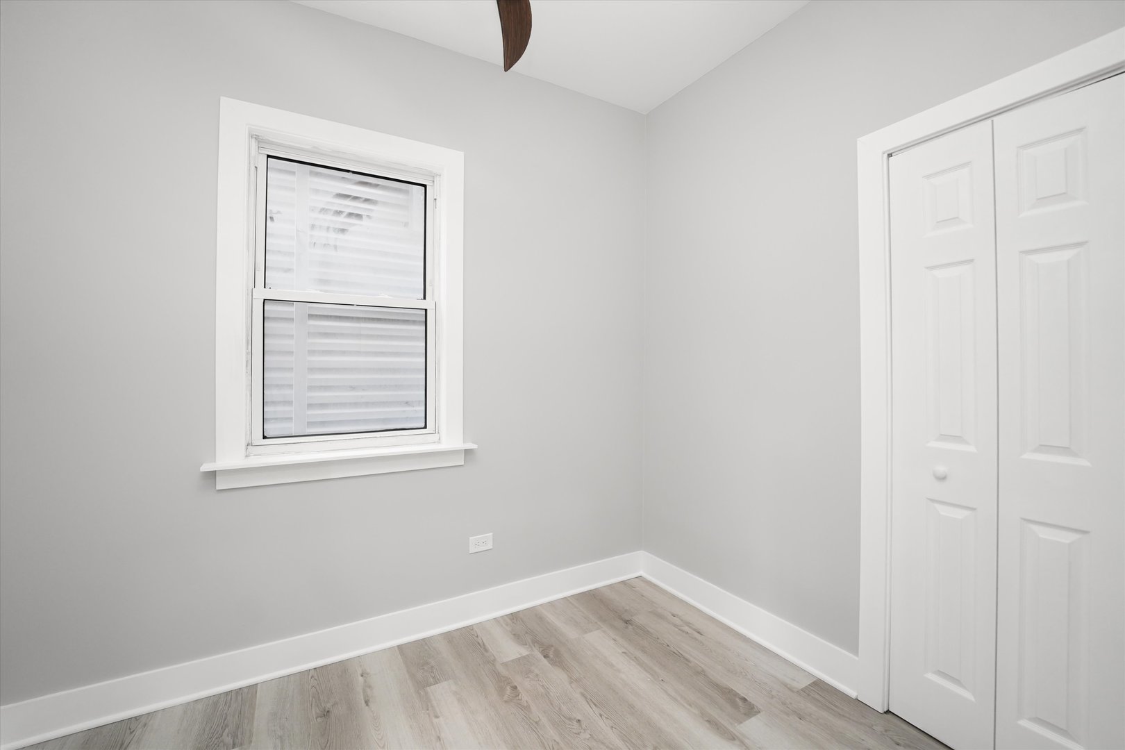 3575 W DICKENS Avenue