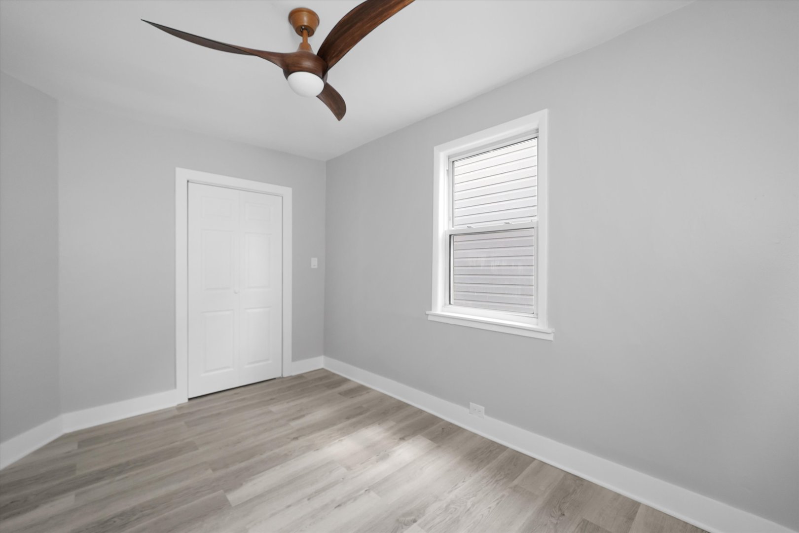 3575 W DICKENS Avenue