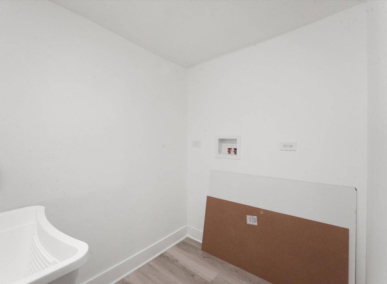 3575 W DICKENS Avenue