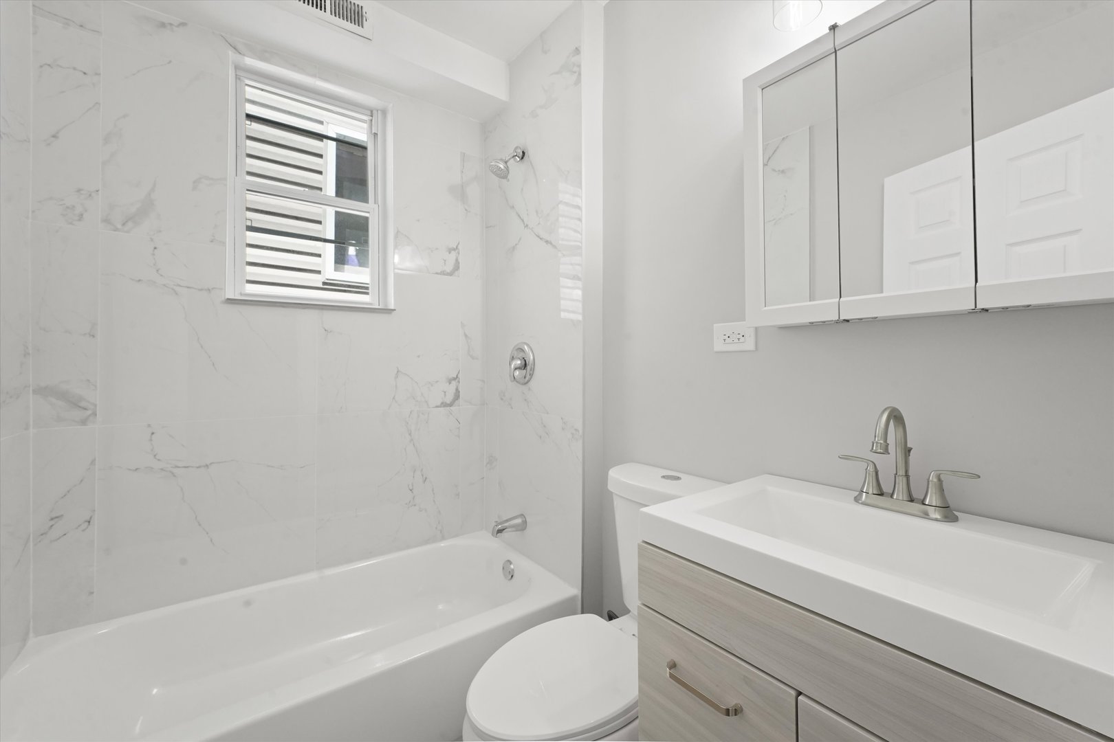 3575 W DICKENS Avenue