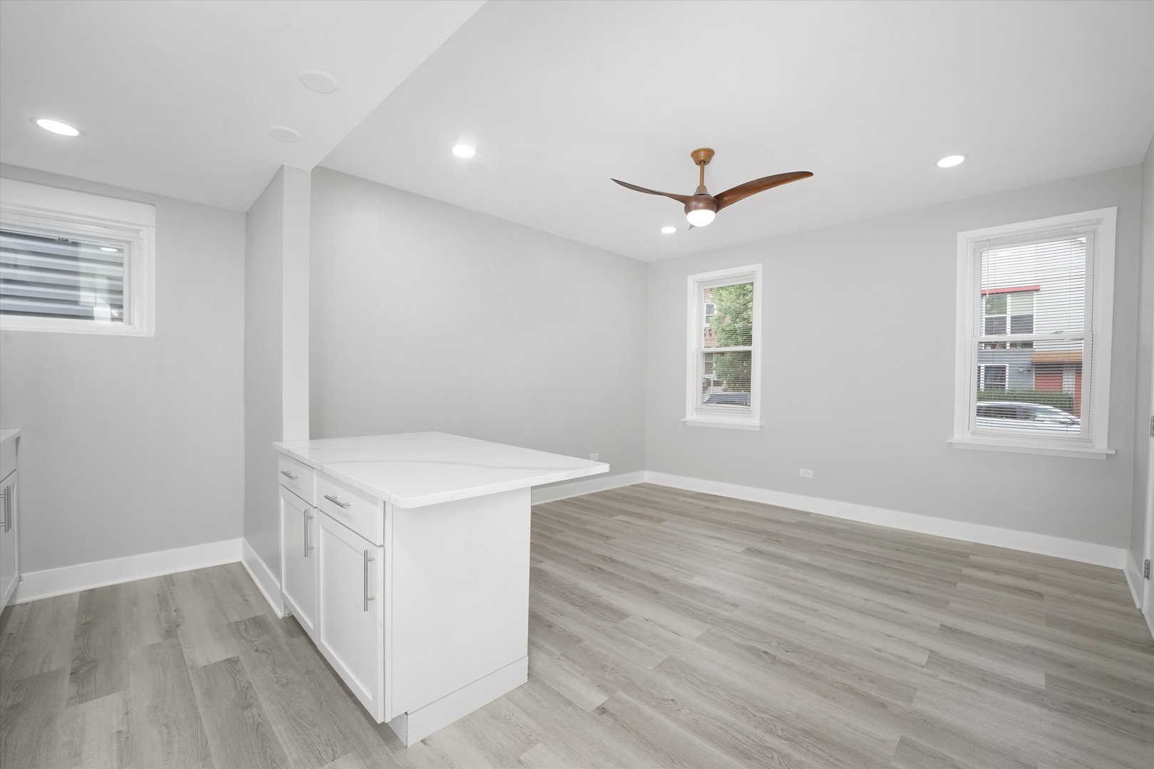 3575 W DICKENS Avenue