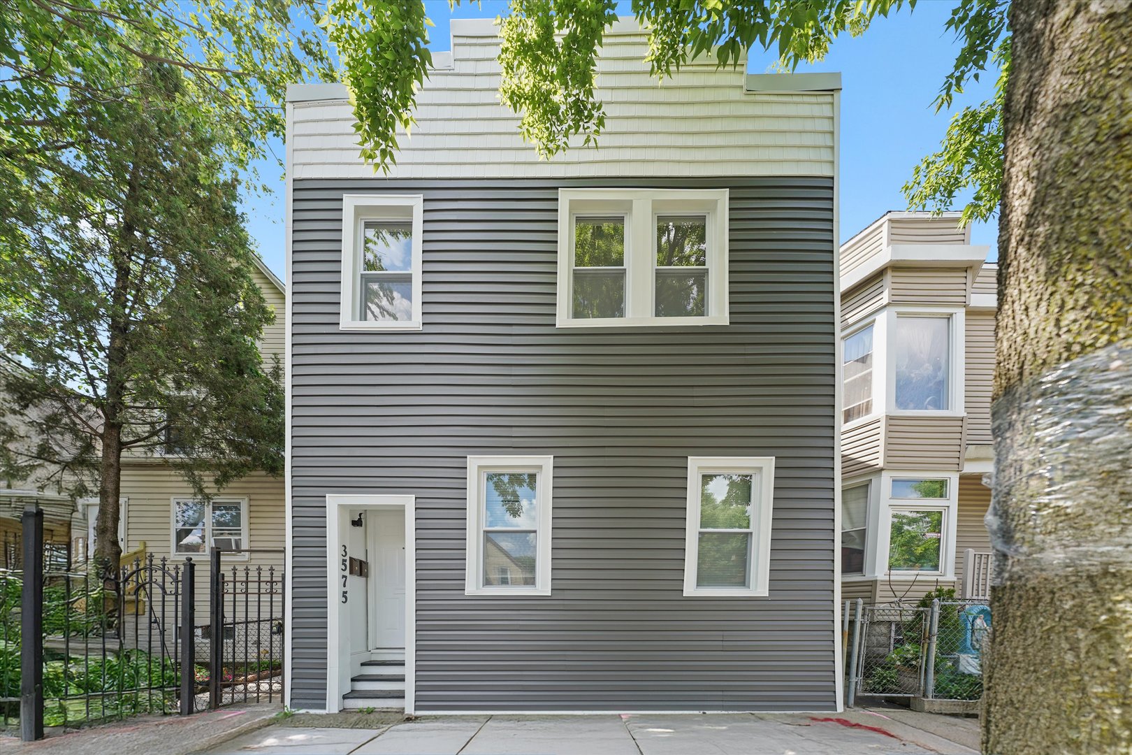 3575 W DICKENS Avenue