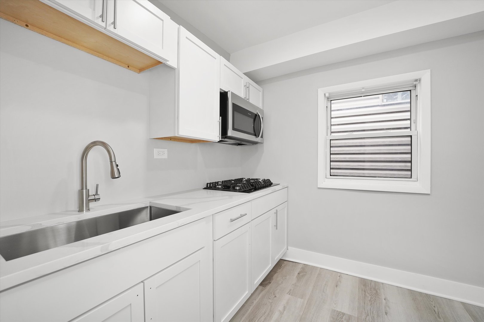 3575 W DICKENS Avenue