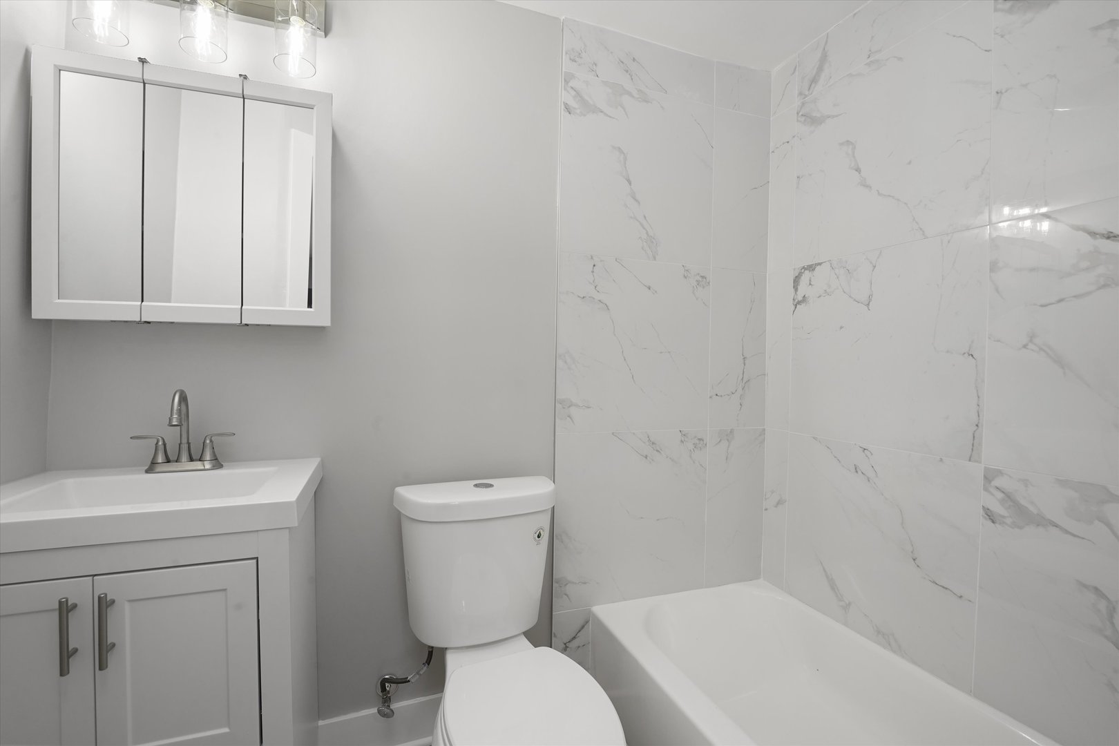 3575 W DICKENS Avenue