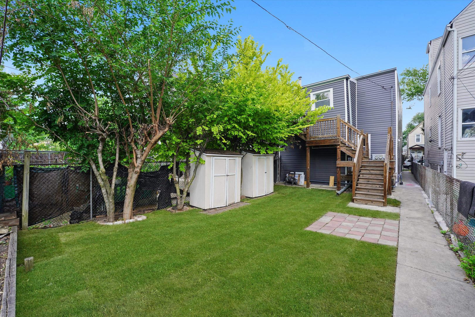 3575 W DICKENS Avenue