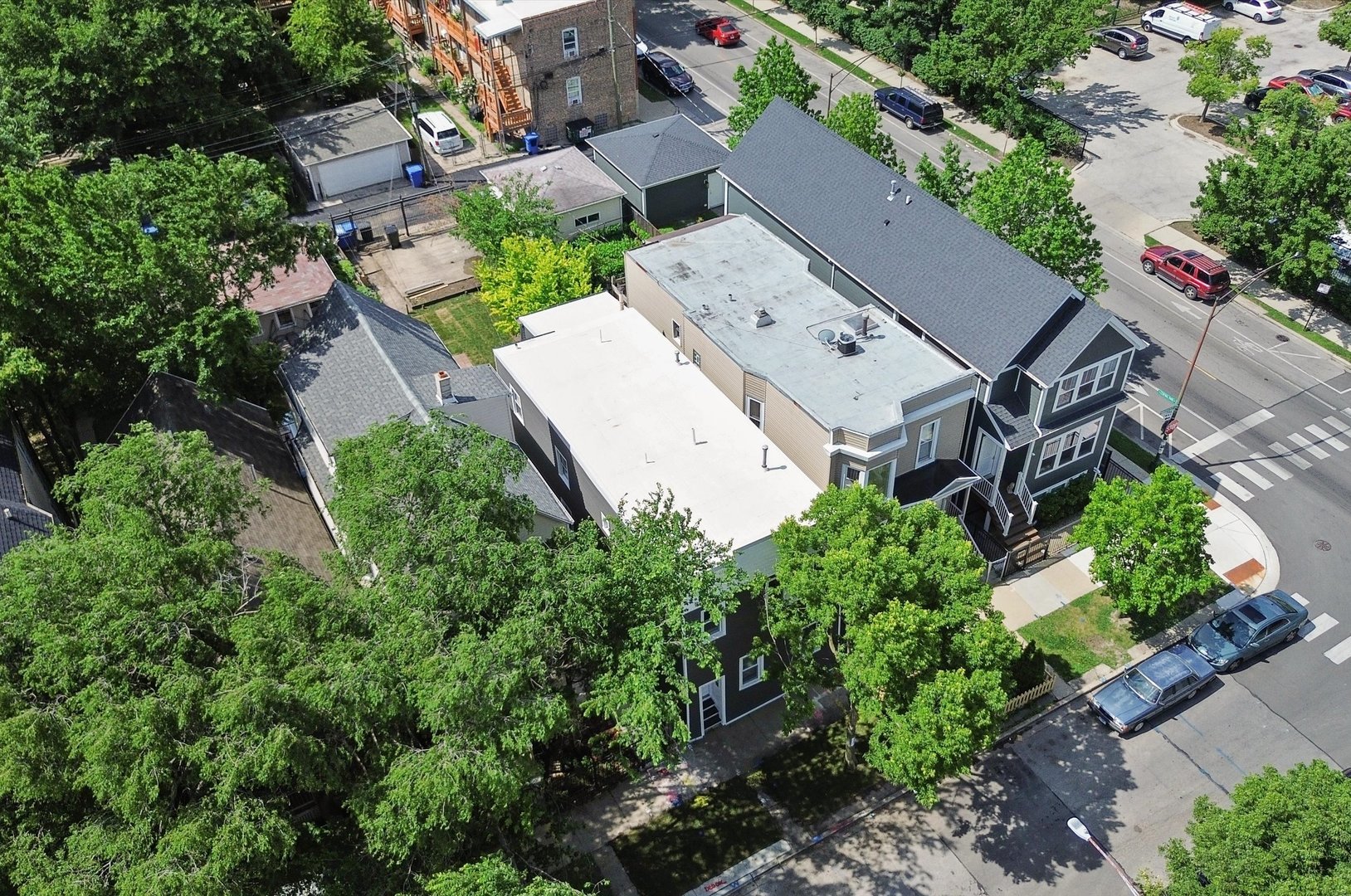 3575 W DICKENS Avenue