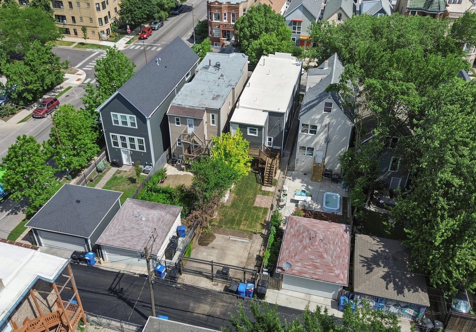 3575 W DICKENS Avenue