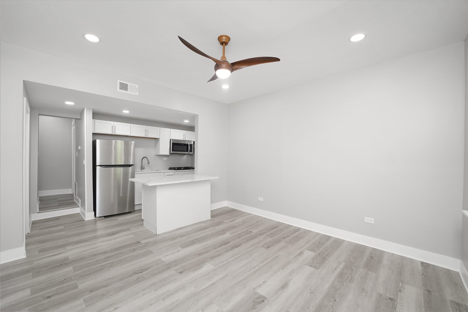 3575 W DICKENS Avenue