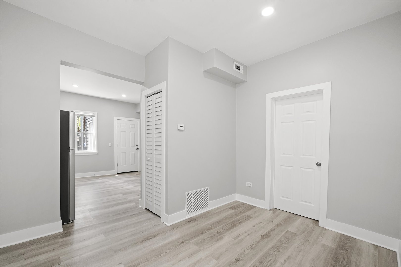 3575 W DICKENS Avenue