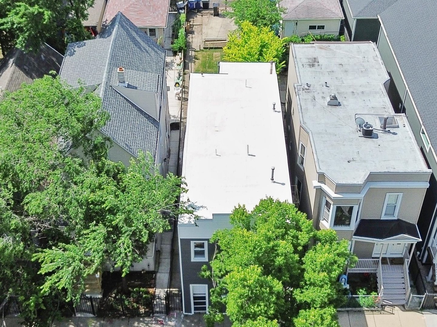 3575 W DICKENS Avenue