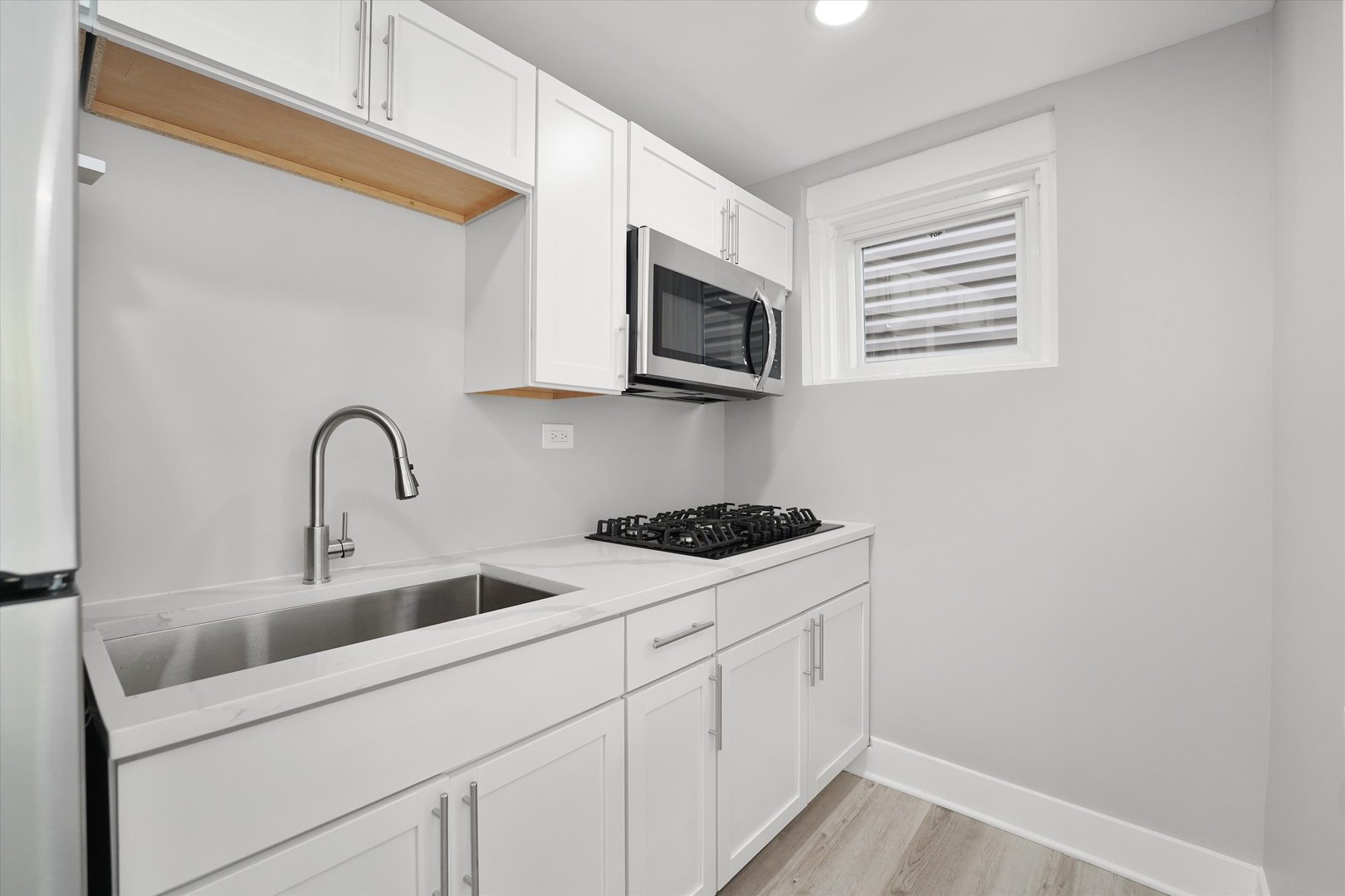 3575 W DICKENS Avenue