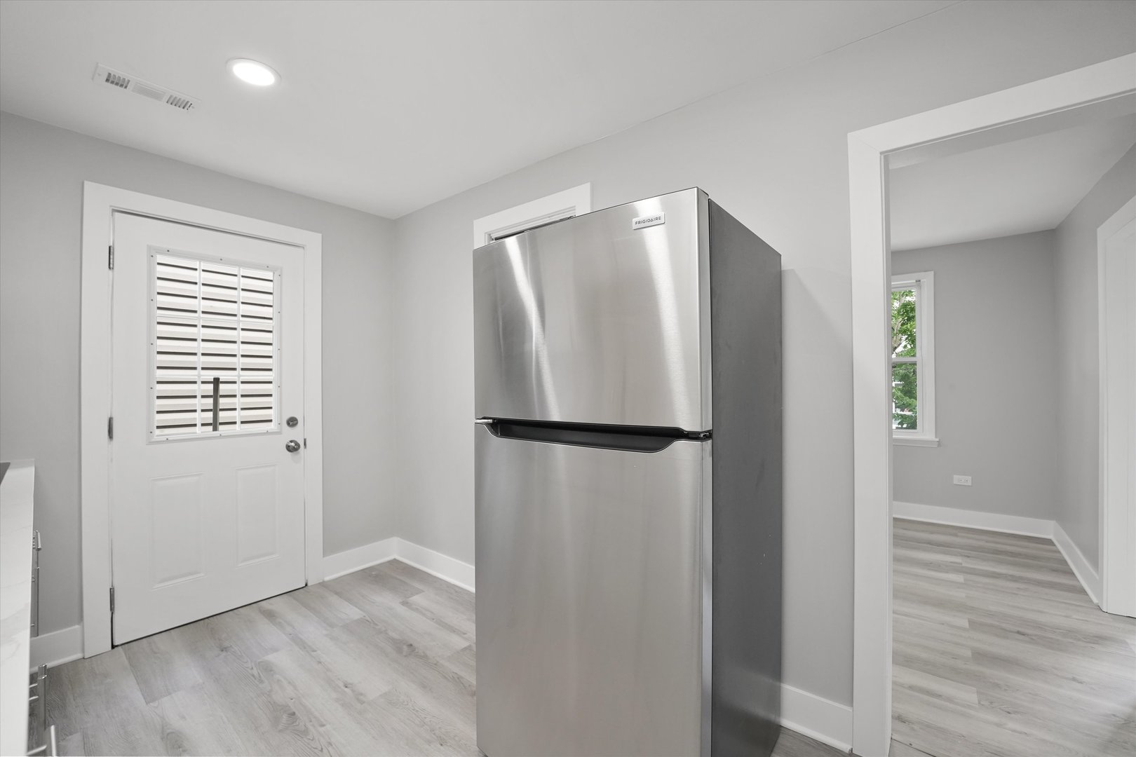 3575 W DICKENS Avenue