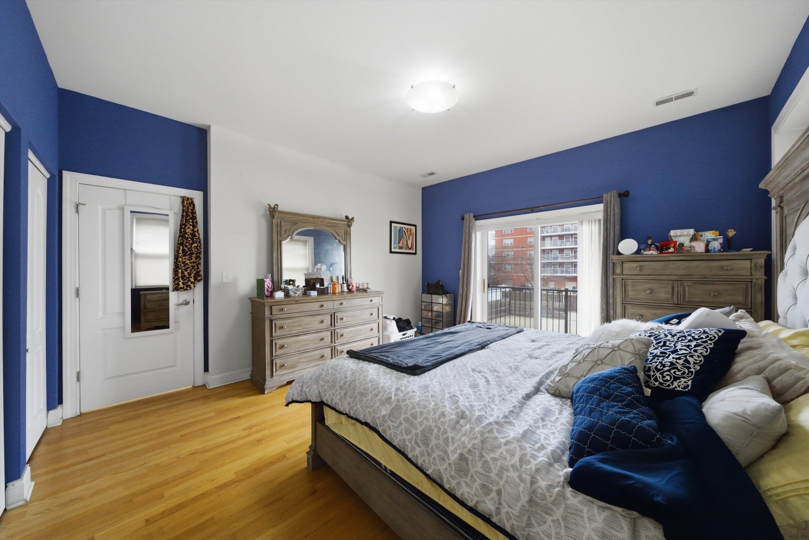 25 N Menard Avenue Unit: 2S