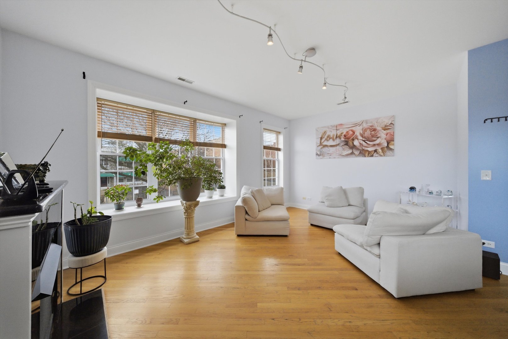 25 N Menard Avenue Unit: 2S