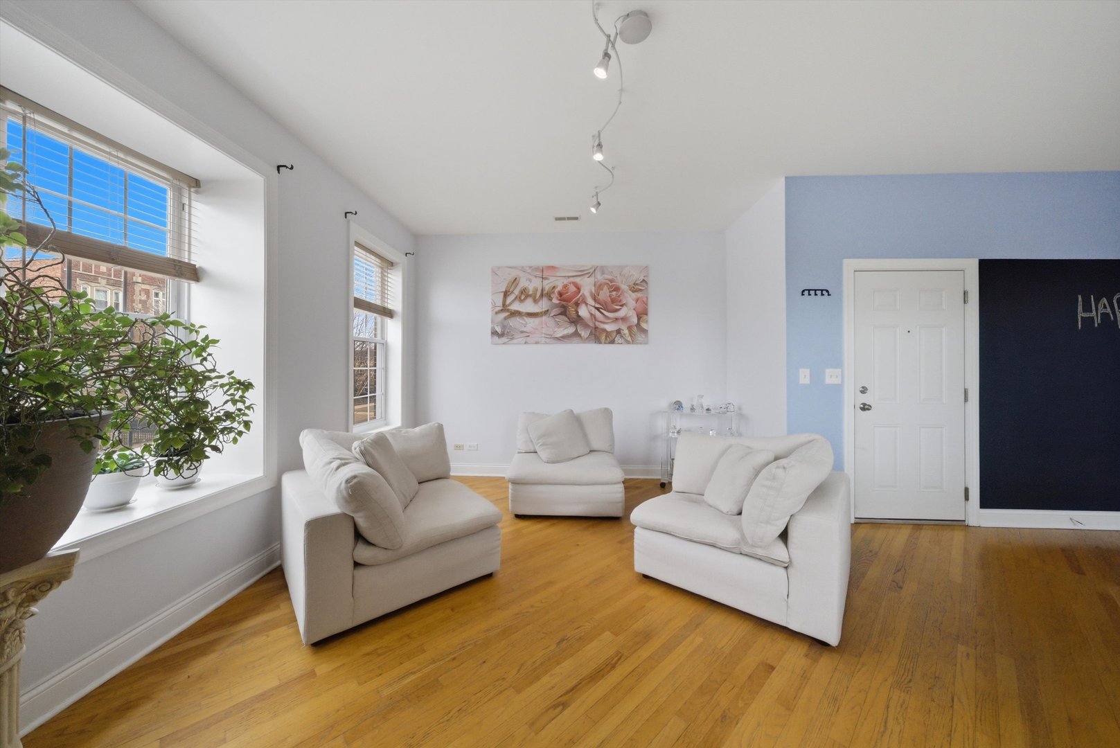 25 N Menard Avenue Unit: 2S