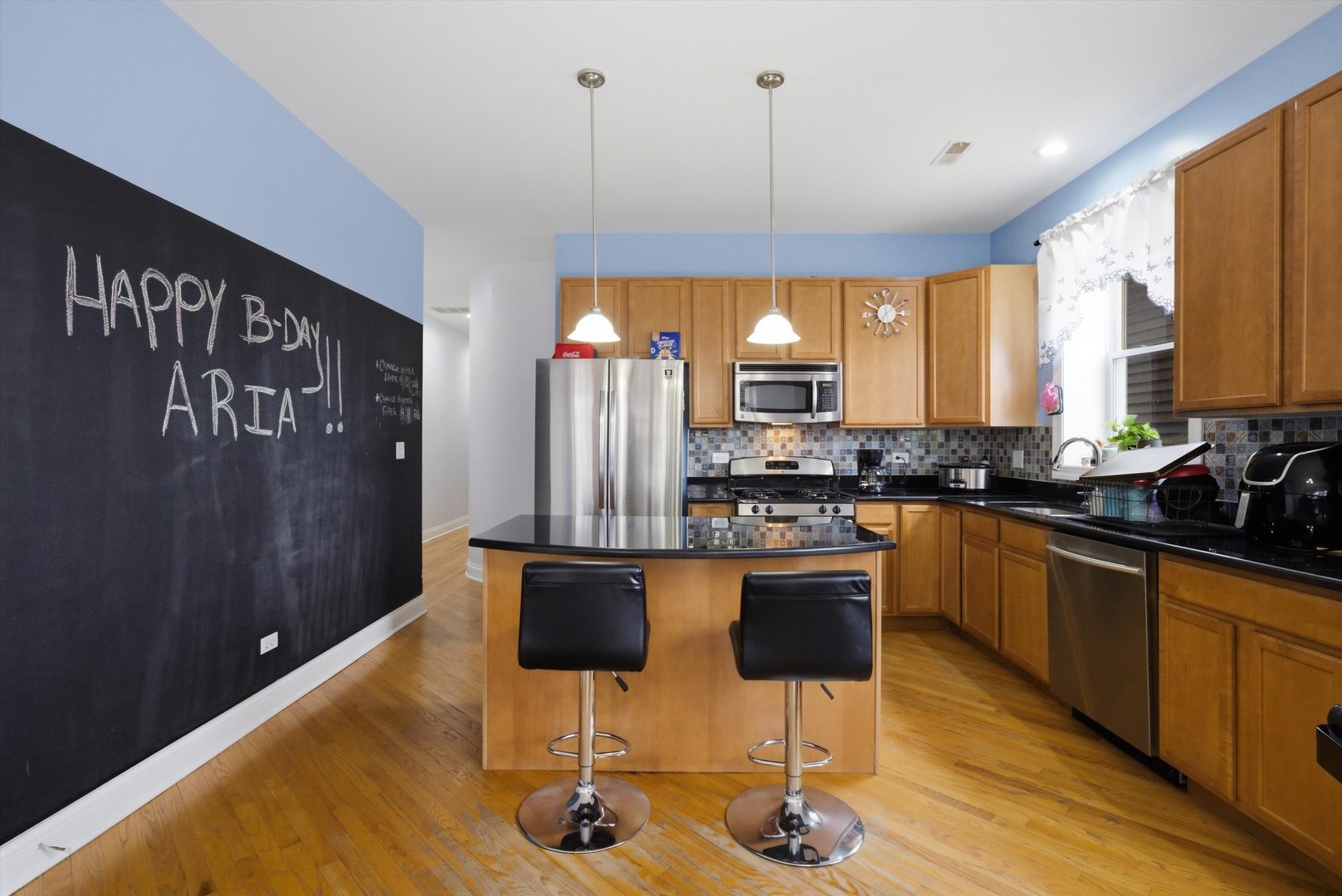 25 N Menard Avenue Unit: 2S