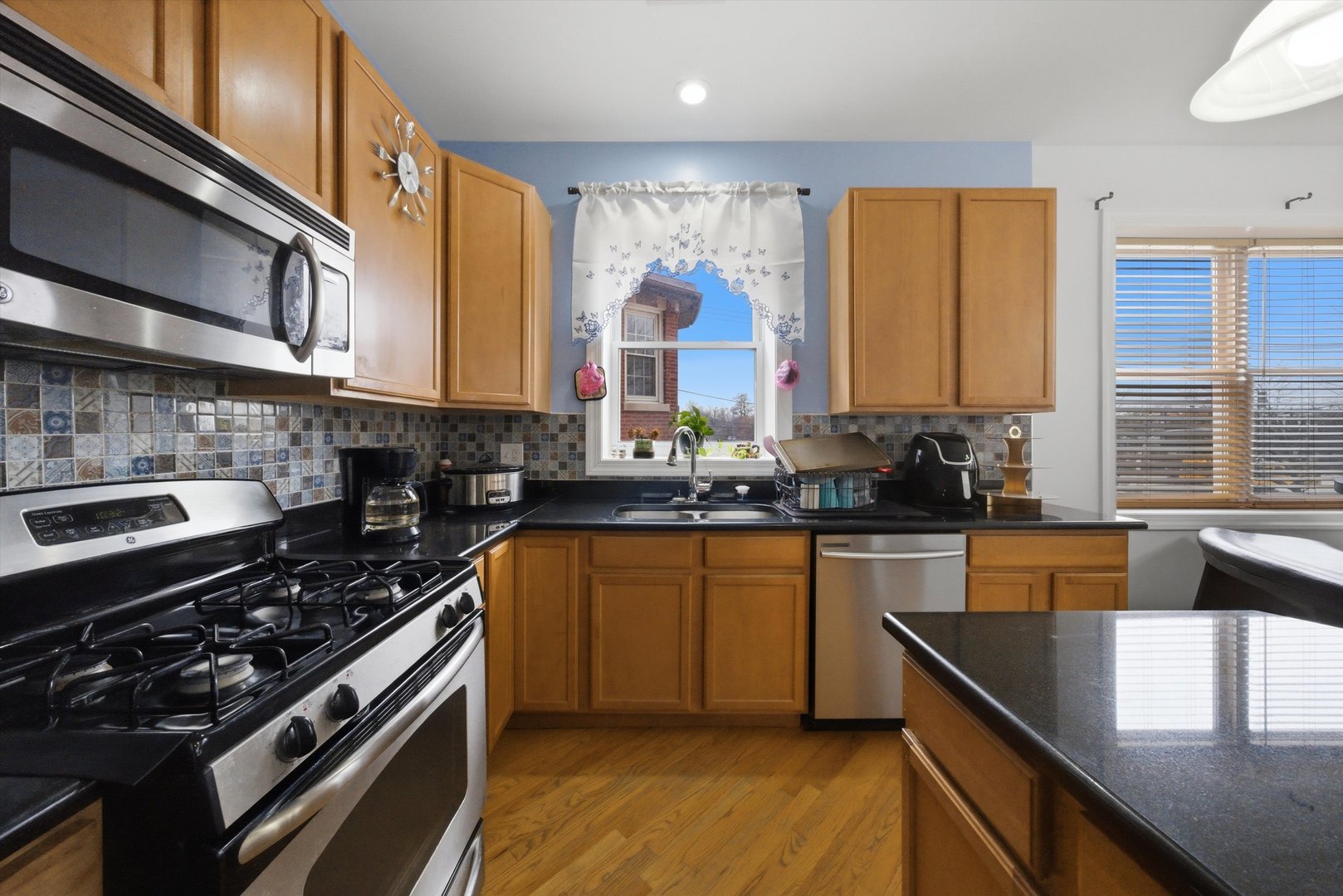 25 N Menard Avenue Unit: 2S