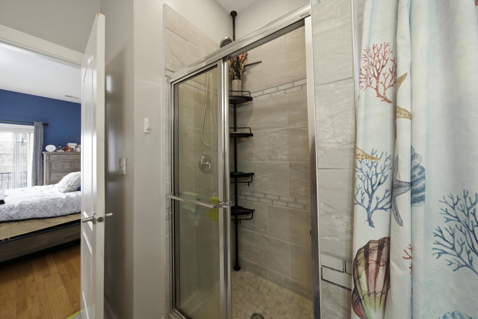 25 N Menard Avenue Unit: 2S