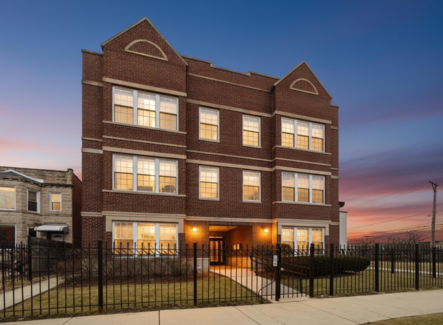 25 N Menard Avenue Unit: 2S