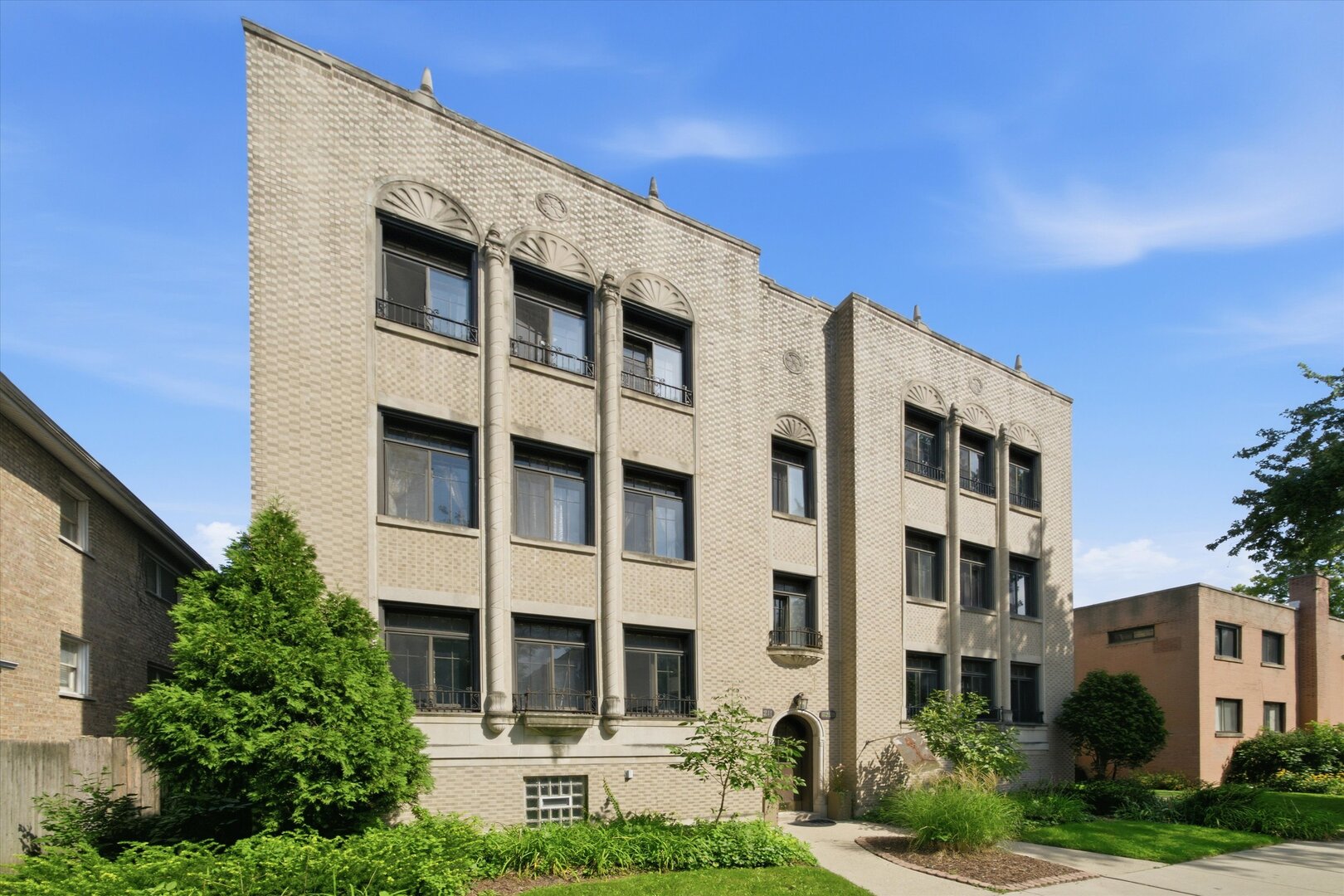 6211 N Mozart Street Unit: 2N