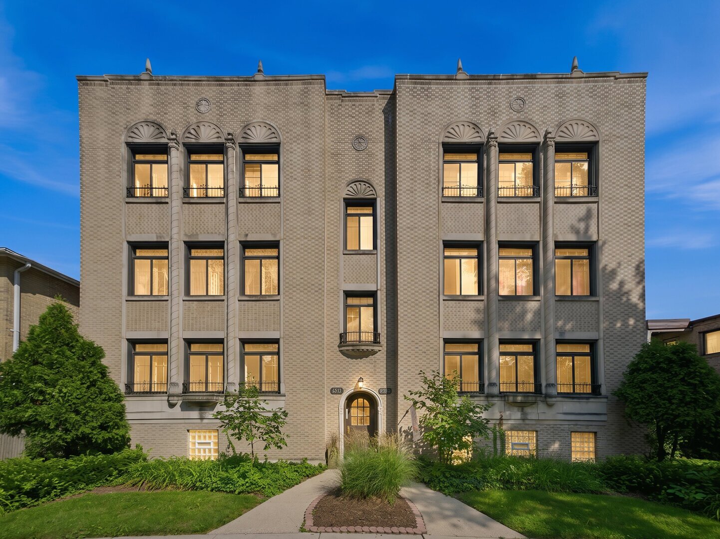 6211 N Mozart Street Unit: 2N