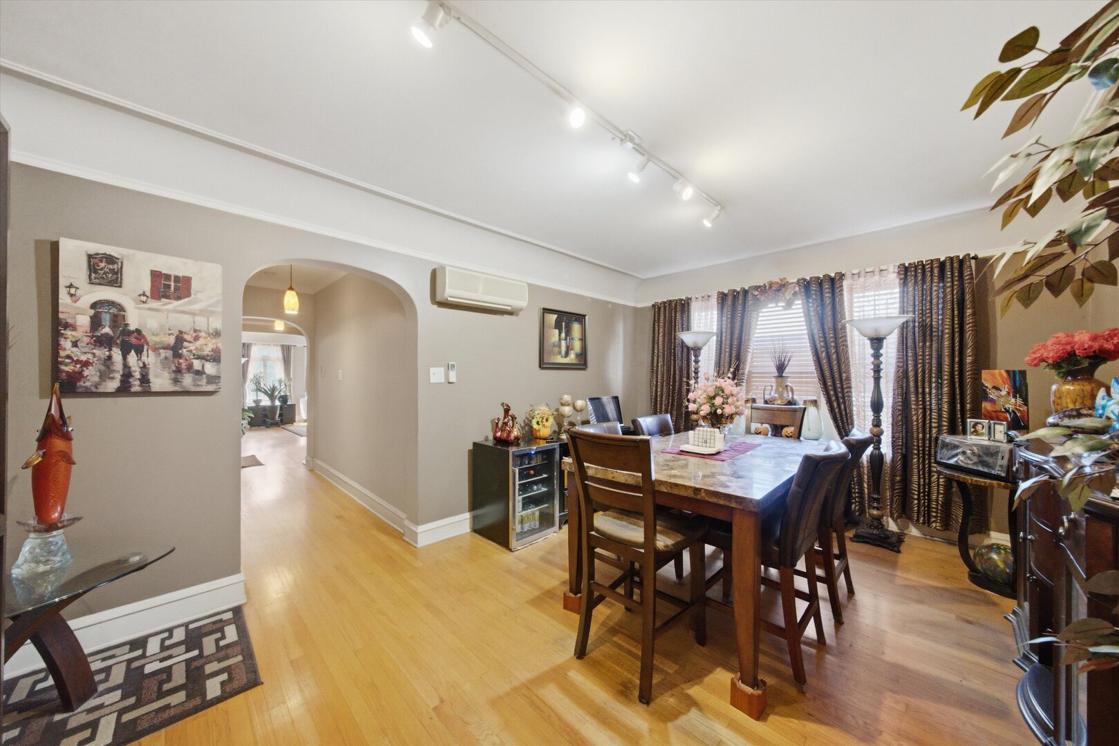 6211 N Mozart Street Unit: 2N