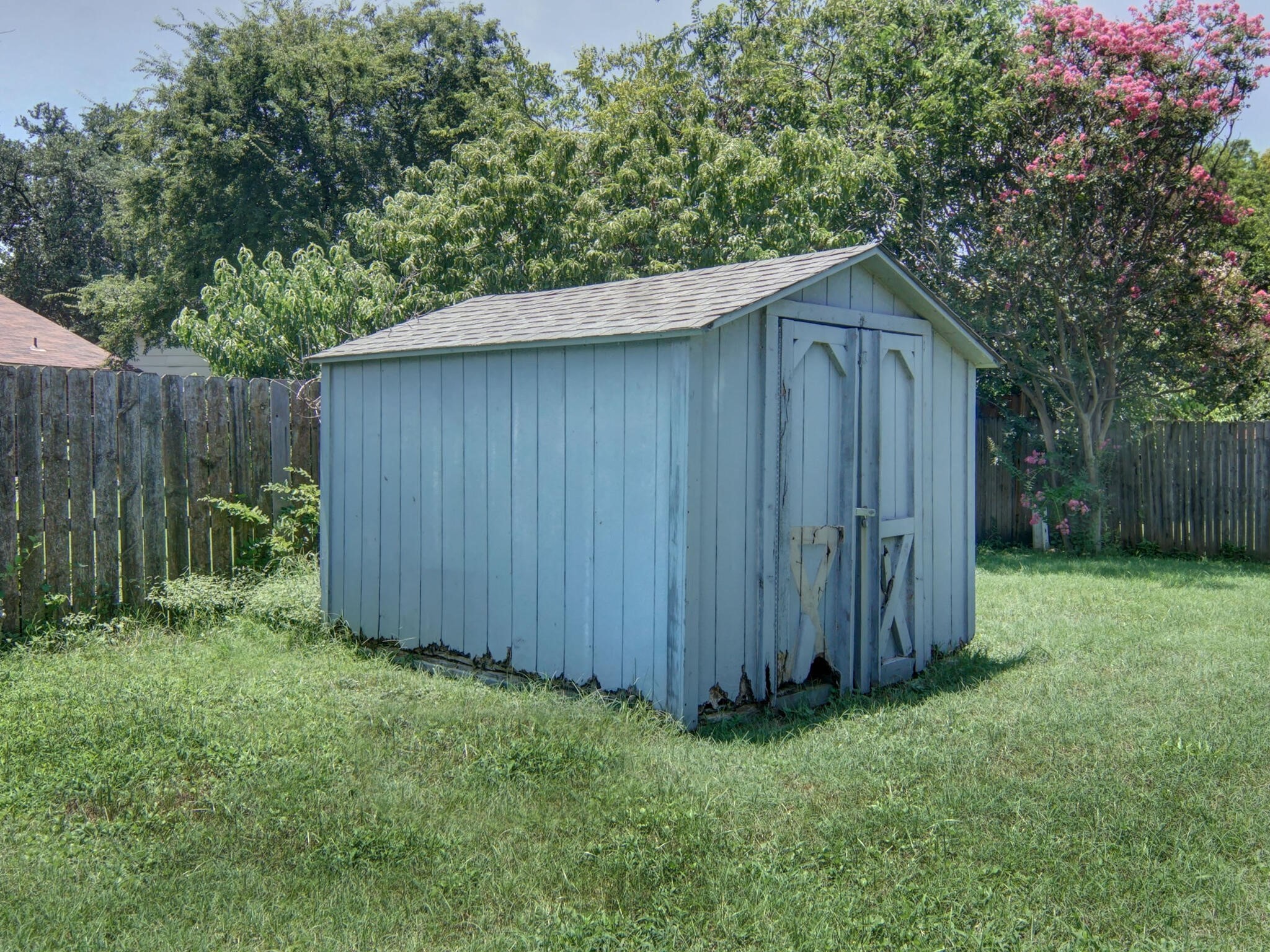 905 Redbud Street