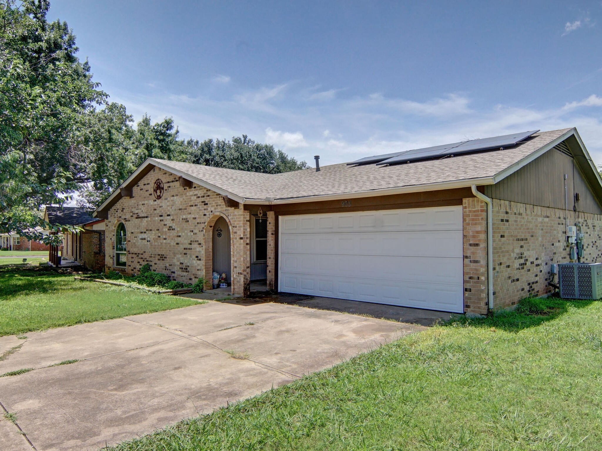 905 Redbud Street