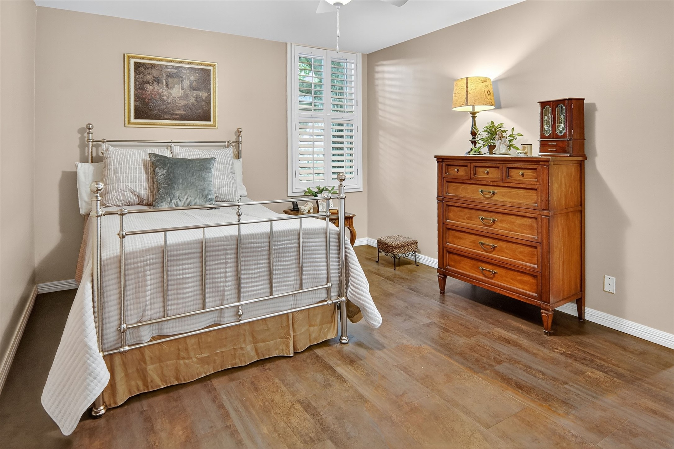 4500 Westridge Avenue 28