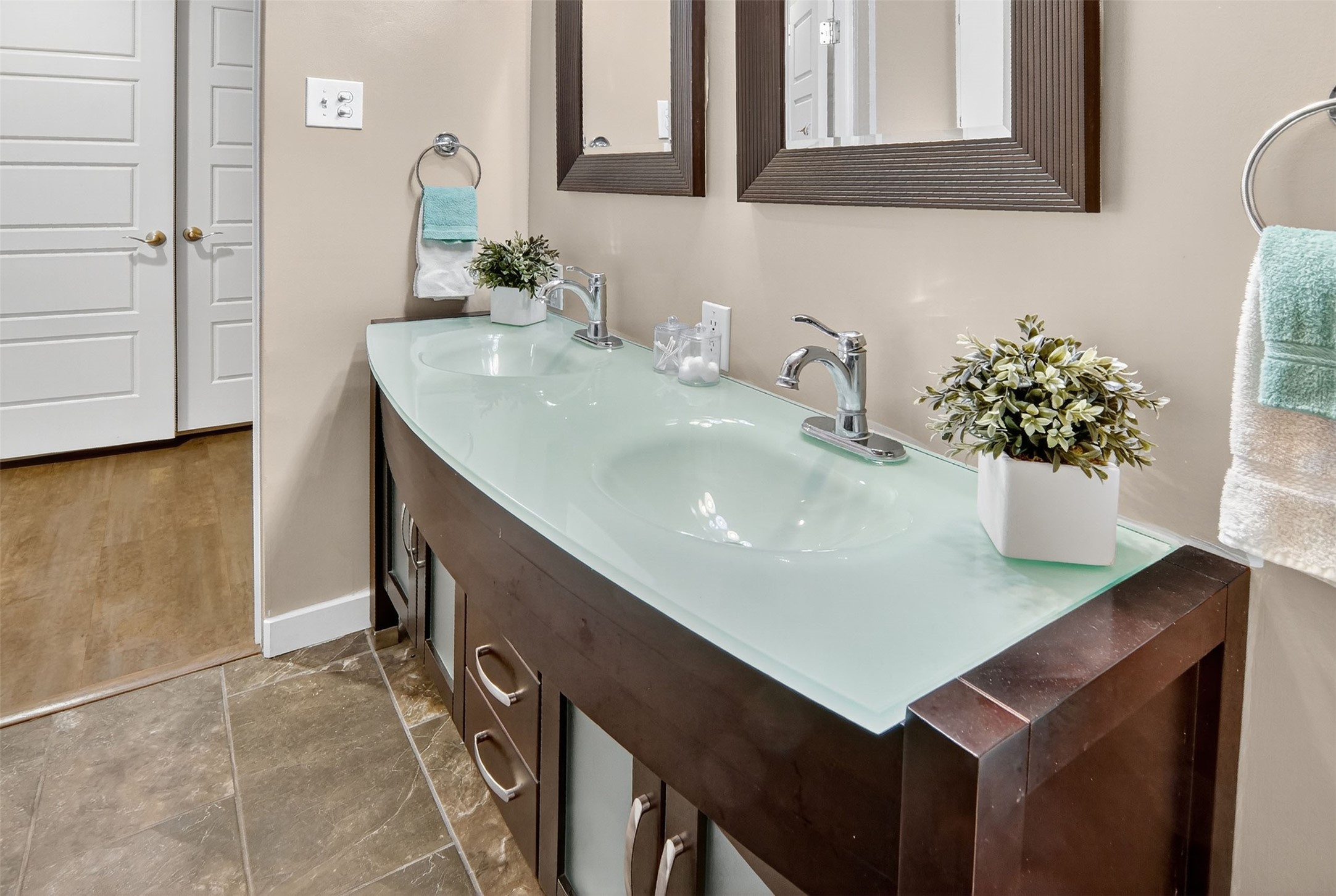 4500 Westridge Avenue 28