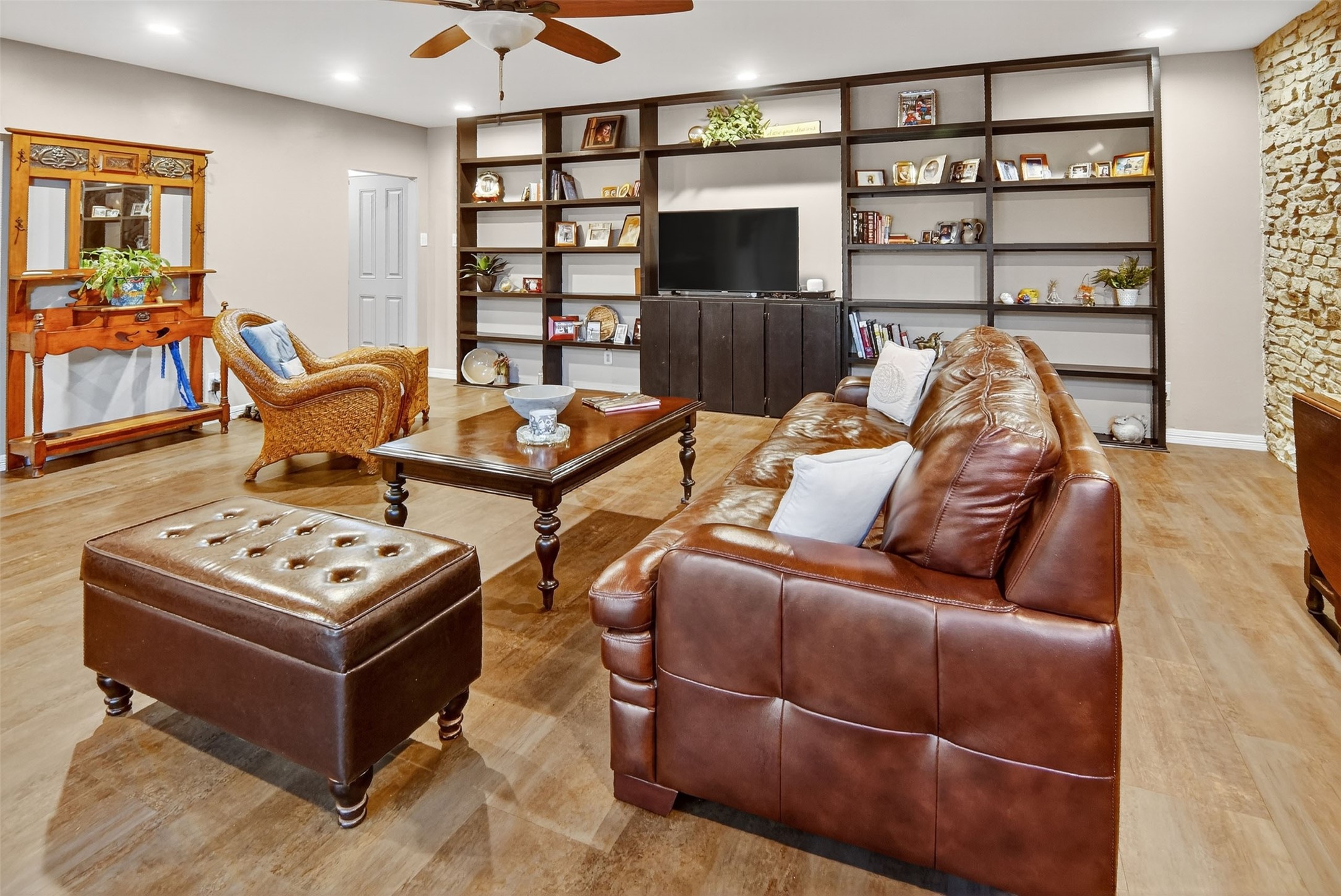 4500 Westridge Avenue 28