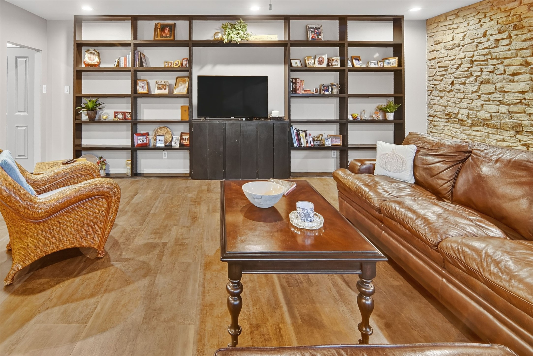 4500 Westridge Avenue 28