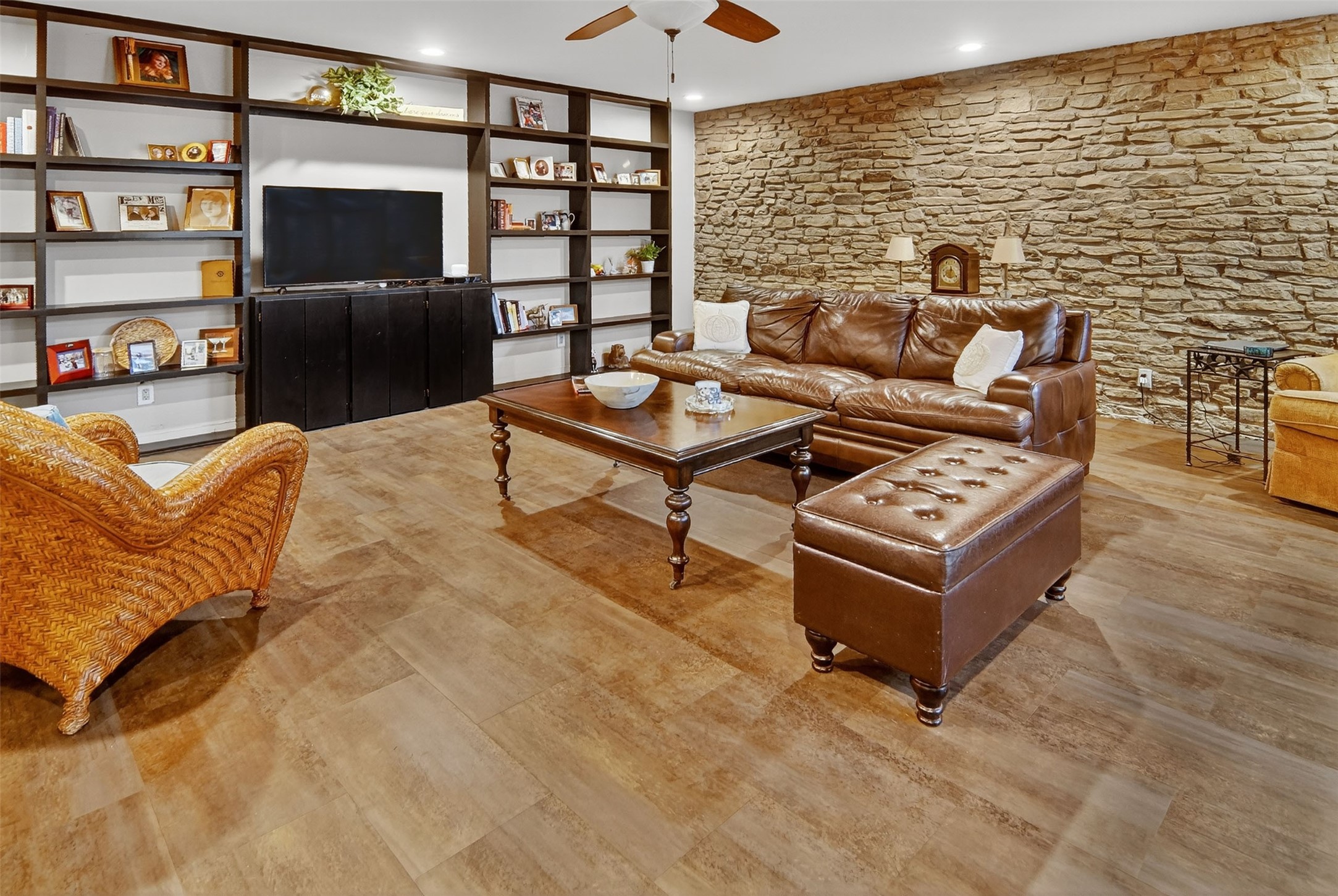 4500 Westridge Avenue 28