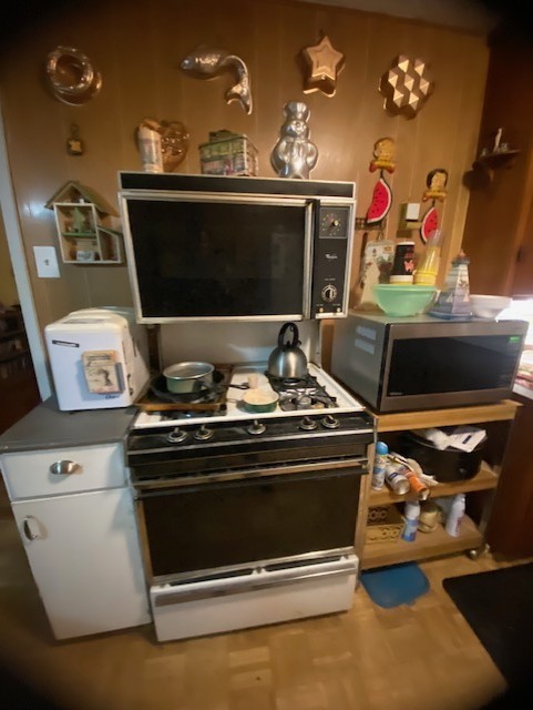 7060 John T White Road