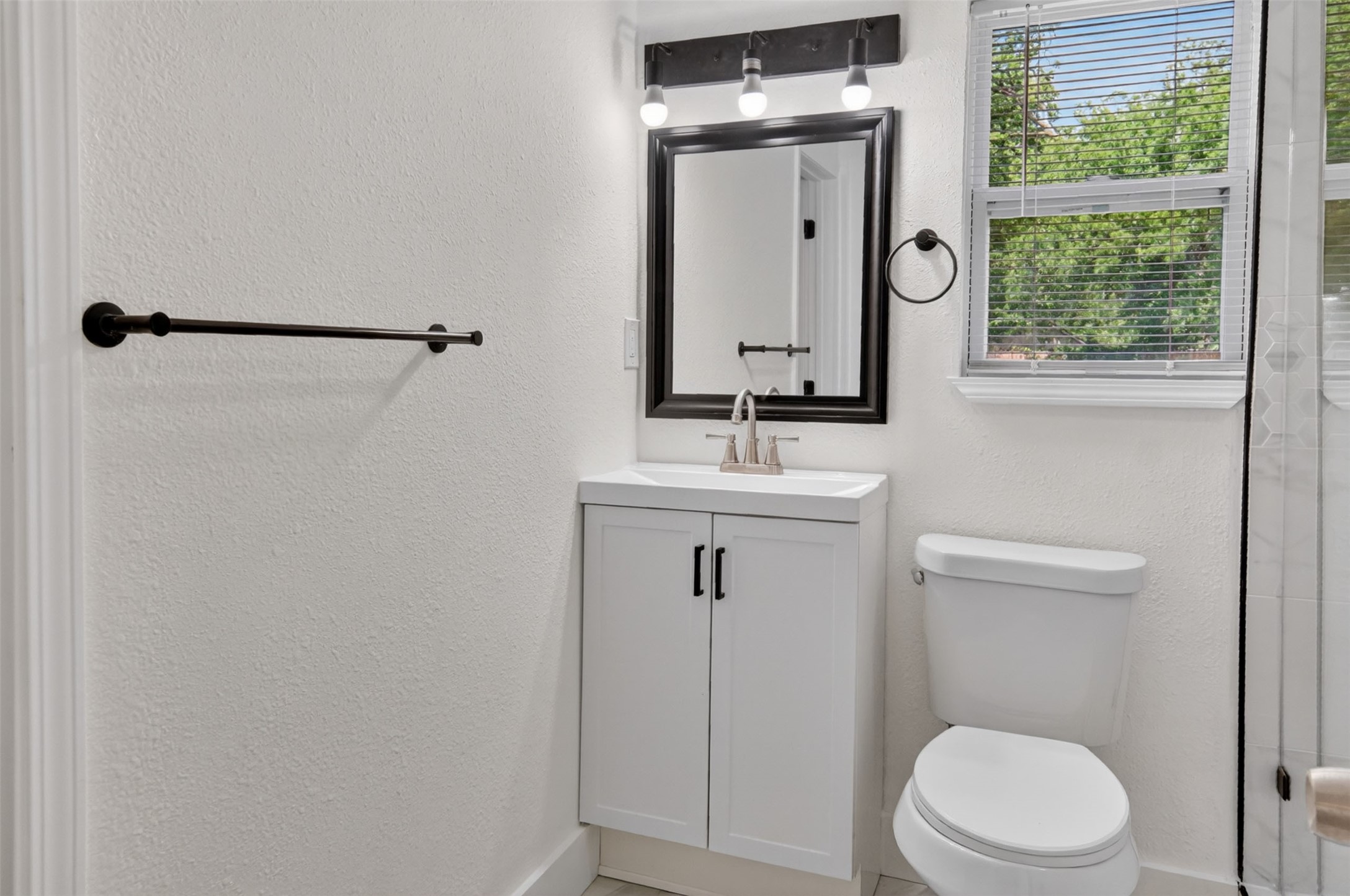 402 W Trammell Avenue