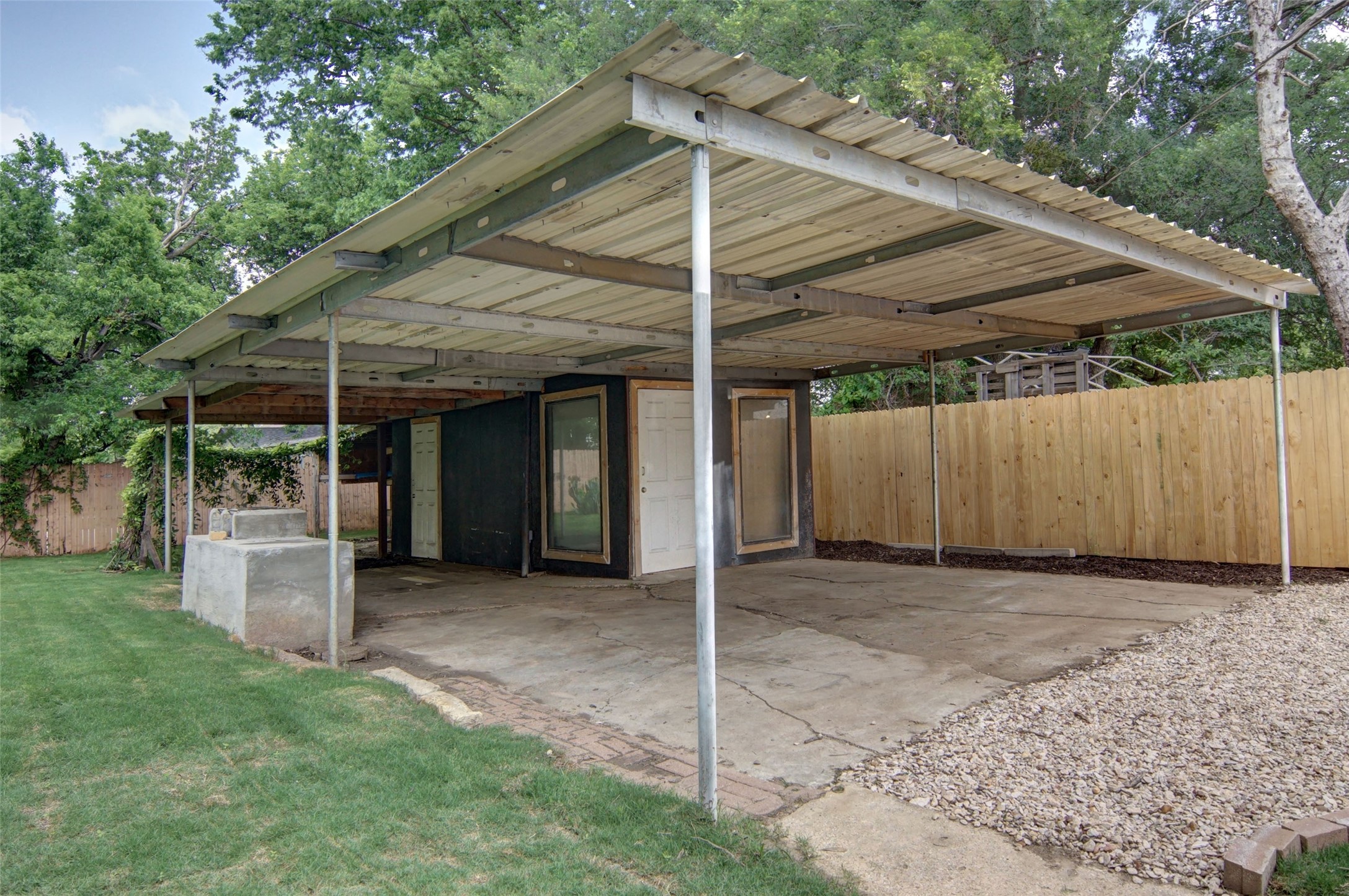 402 W Trammell Avenue