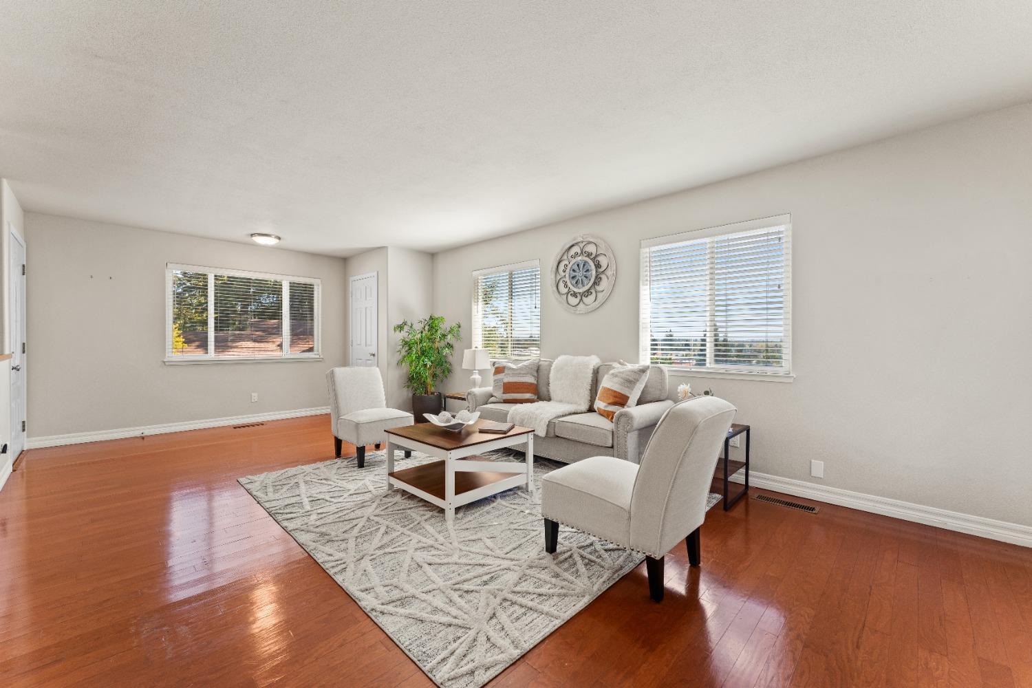 1215 Grove Court