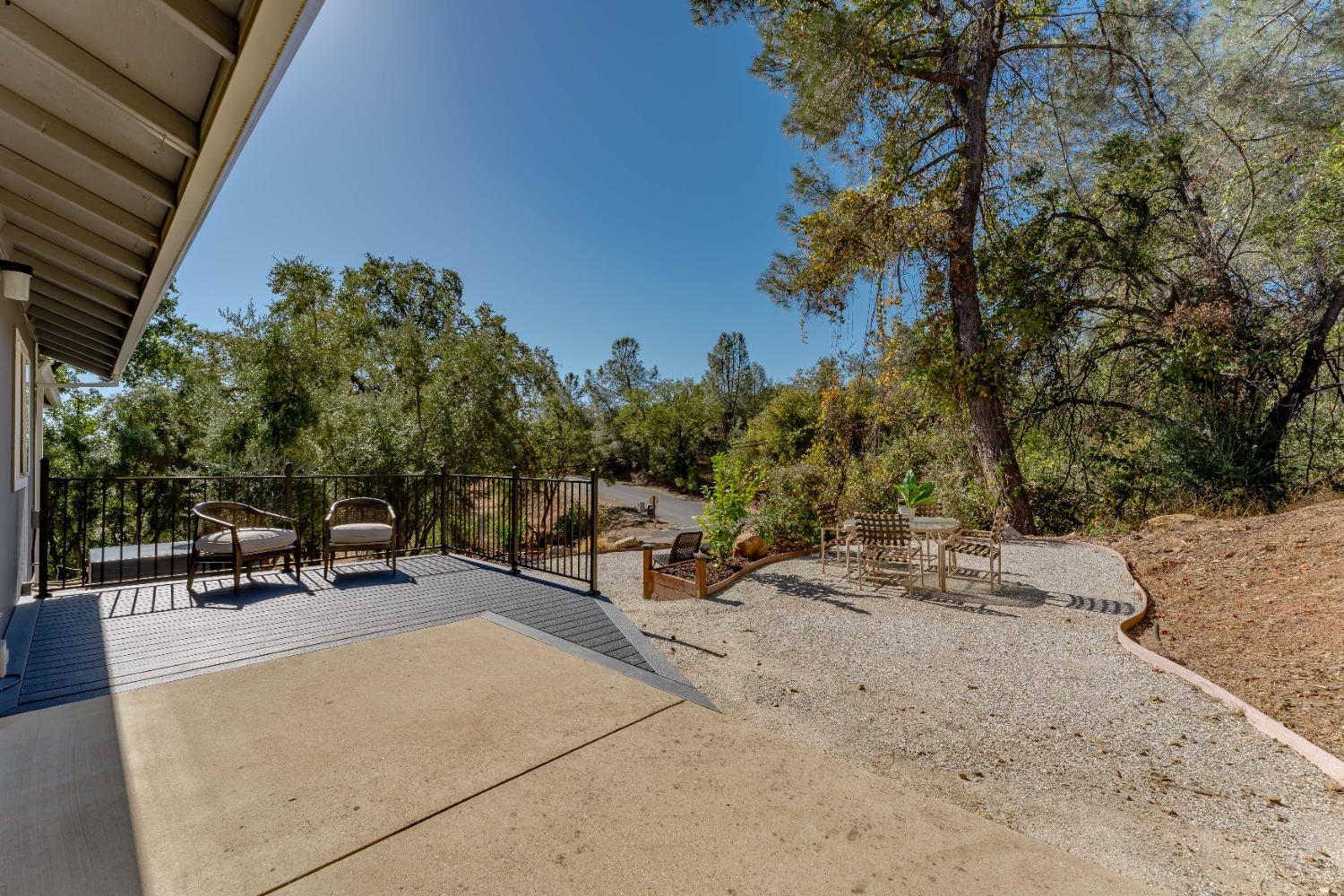 1215 Grove Court