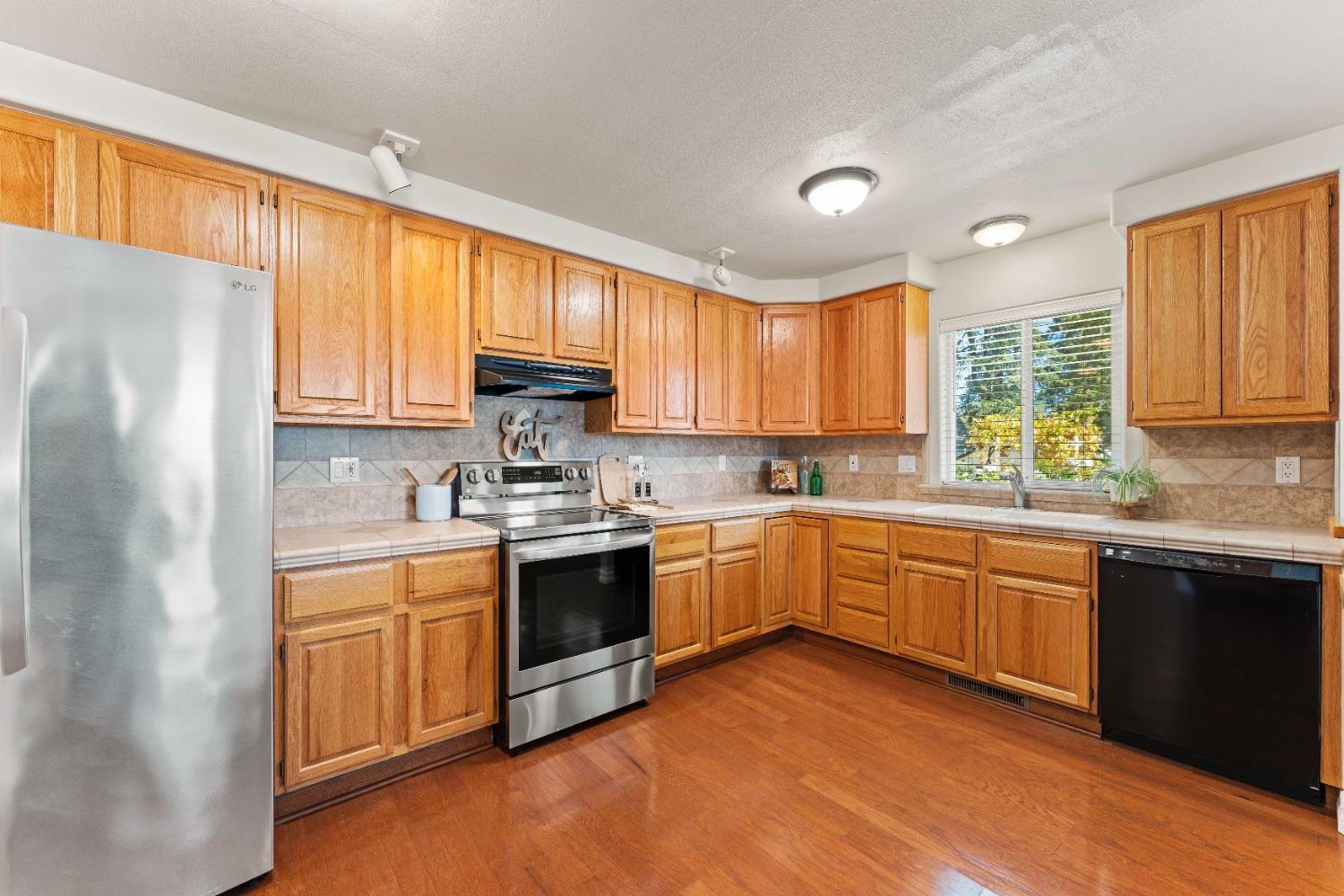 1215 Grove Court
