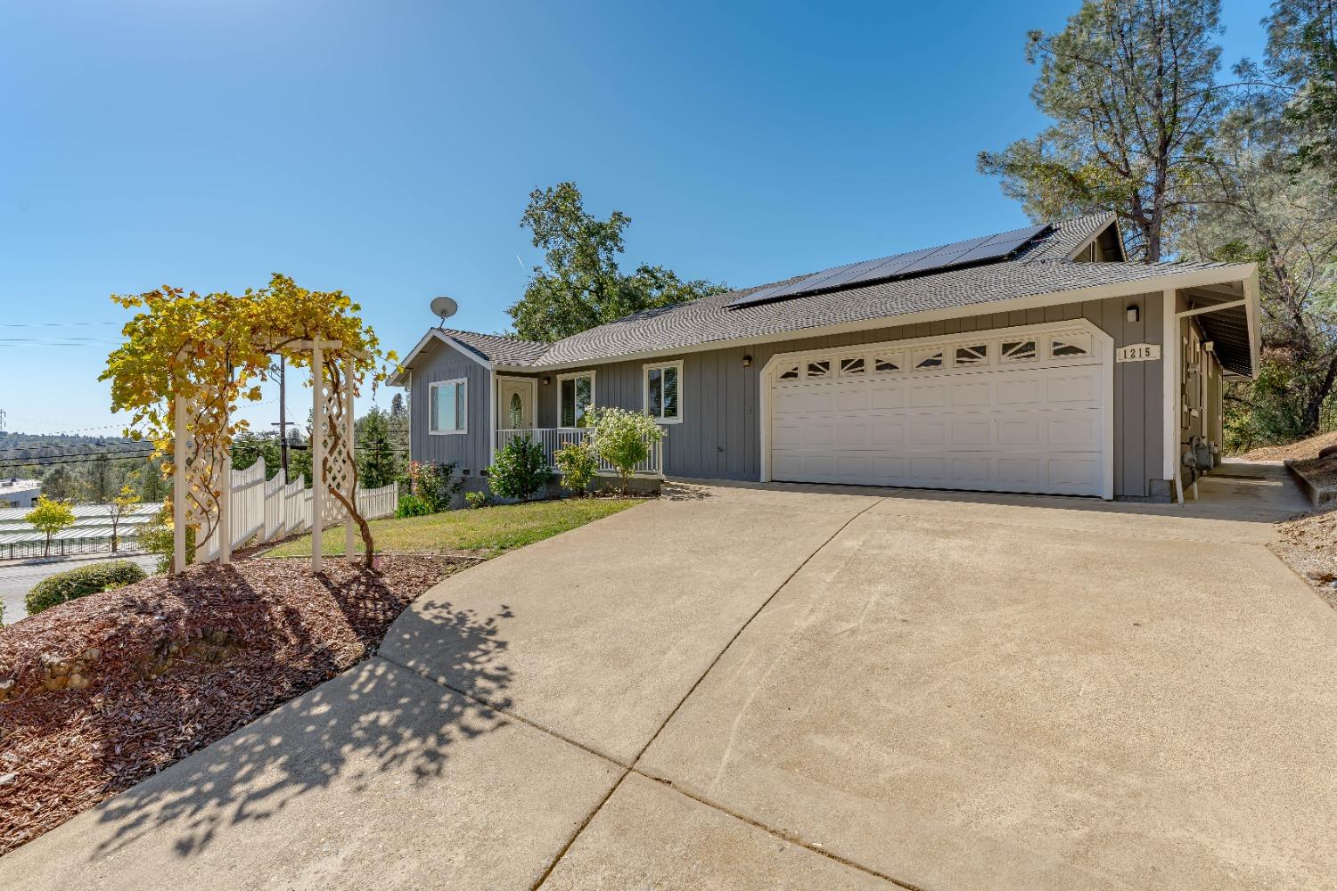 1215 Grove Court