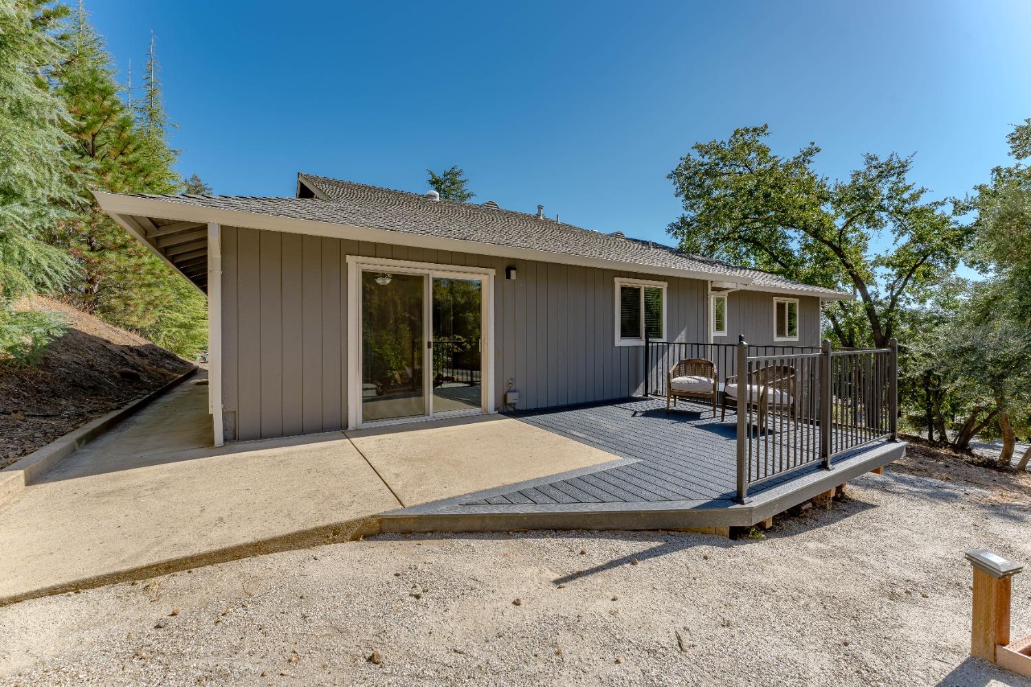 1215 Grove Court