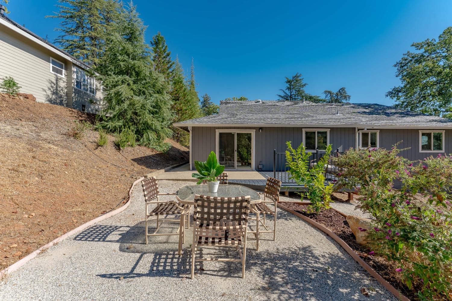 1215 Grove Court