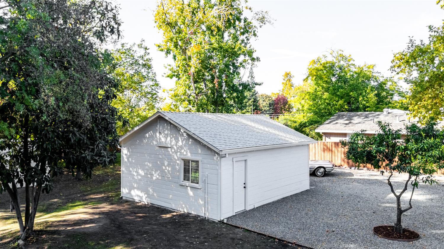 8895 Dixon Oaks Lane