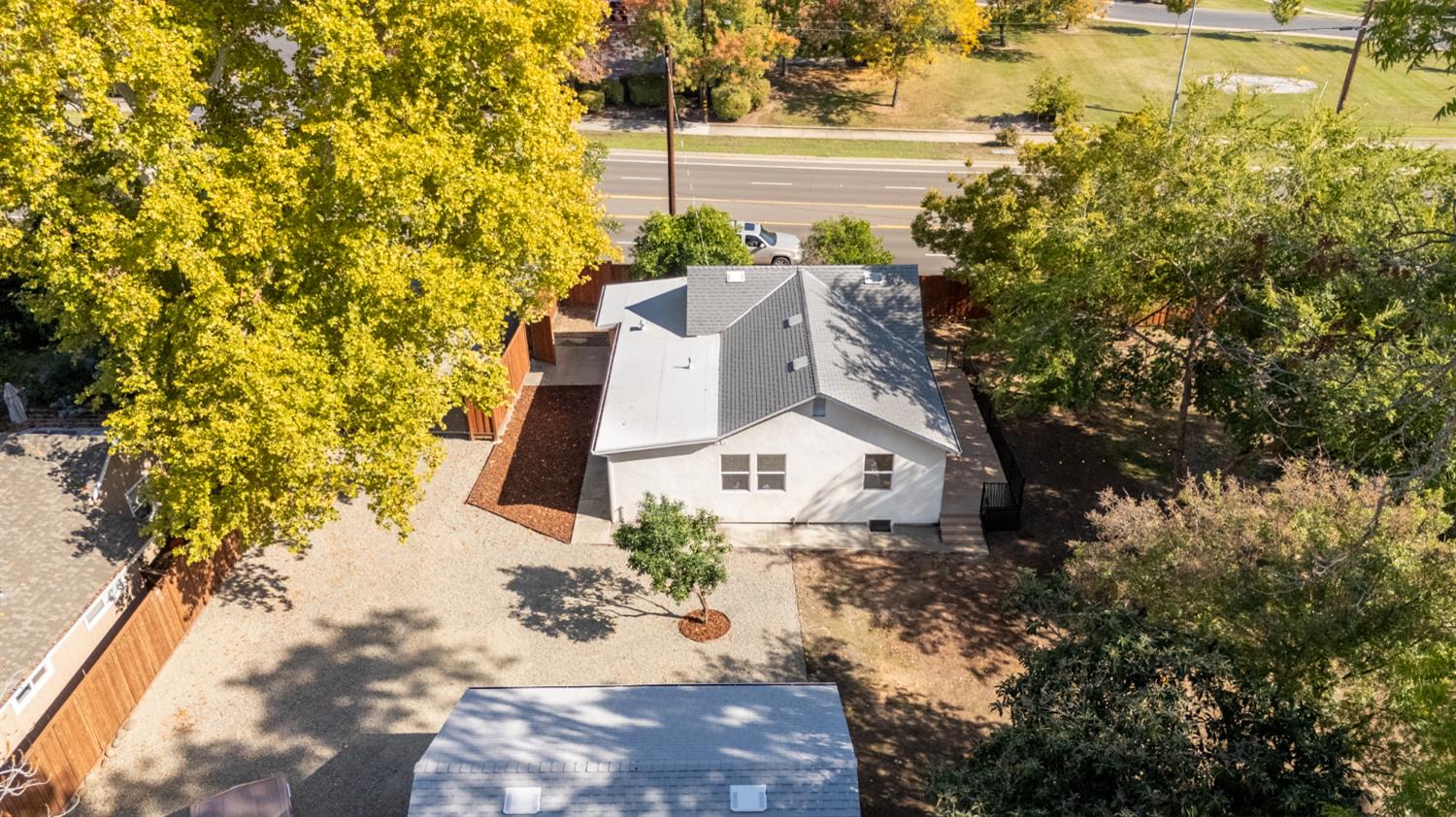 8895 Dixon Oaks Lane